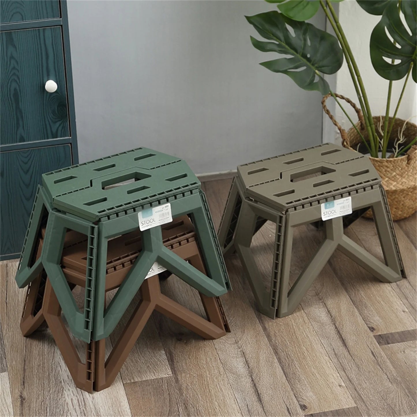Portable Folding Camping Stool - High Load Bearing Outdoor Chair for Fishing, Beach & Camping