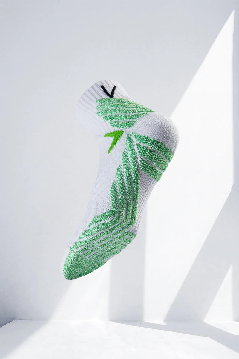 Athletic Performance Socks - Thickened Non-Slip Compression Socks for Basketball, Soccer, Golf & Running (Men & Women)