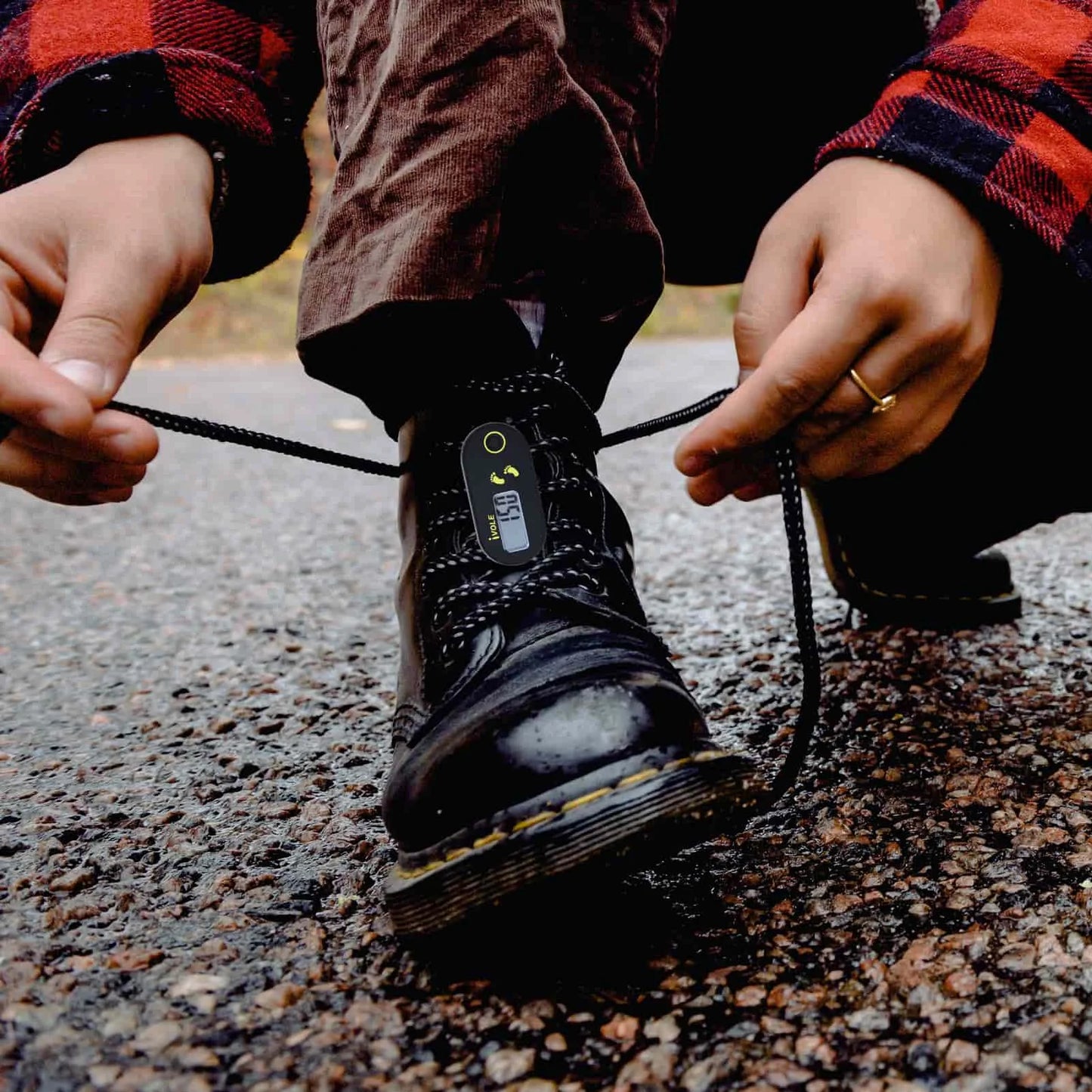 Clip-On Pedometer – Portable LCD Step Counter with Calorie Tracking for Fitness & Outdoor Sports